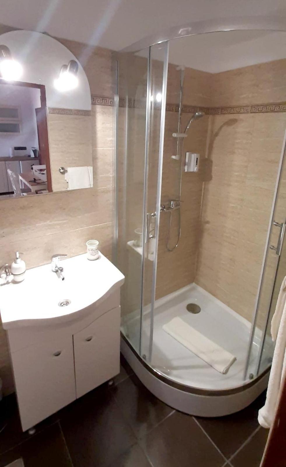 Three Rivers Apartments - Private Free Parking, Self Check-In Oradea Eksteriør billede