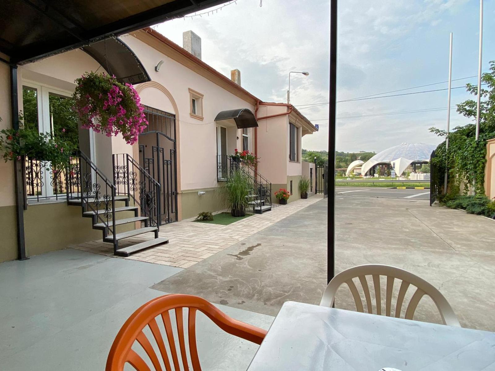 Three Rivers Apartments - Private Free Parking, Self Check-In Oradea Eksteriør billede